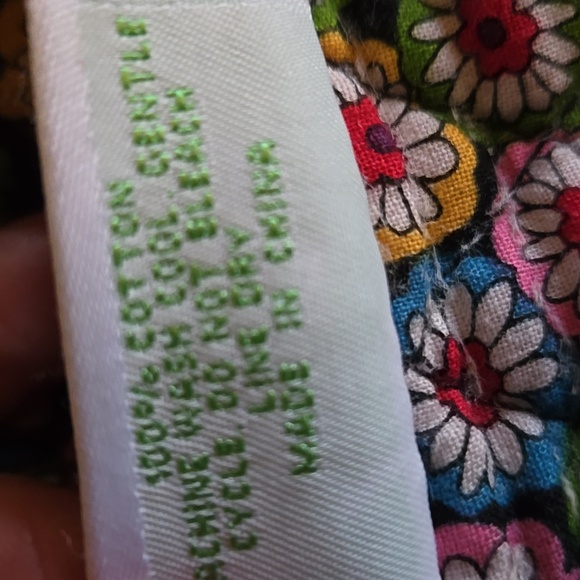 Vera Bradley overnight bag, duffel bag style. - Picture 9 of 10